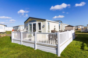 Beautiful, Pet Friendly Caravan By The Beach In Suffolk Ref 40126Nd